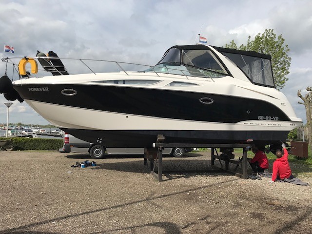Bayliner 320 met 2x 260 pk Mercruiser van bouwjaar 2008! — foto 1 van 18