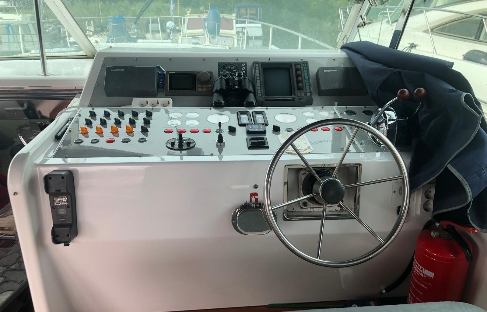 Sea Ray 400 Express Cruiser — foto 7 van 29