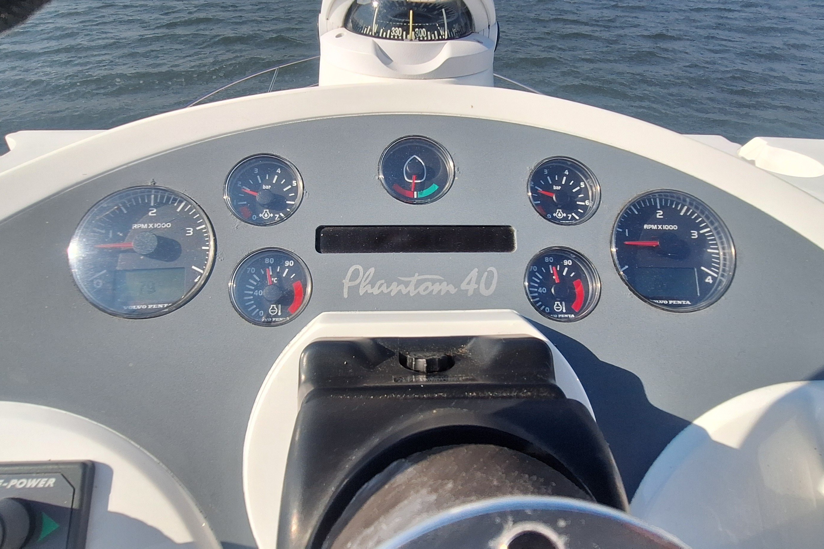 Fairline Phantom 40 — foto 15 van 87