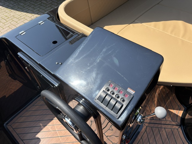 Extra luxe Coastliner 545 met Tohatsu 20 PK en buiskap — foto 17 van 18