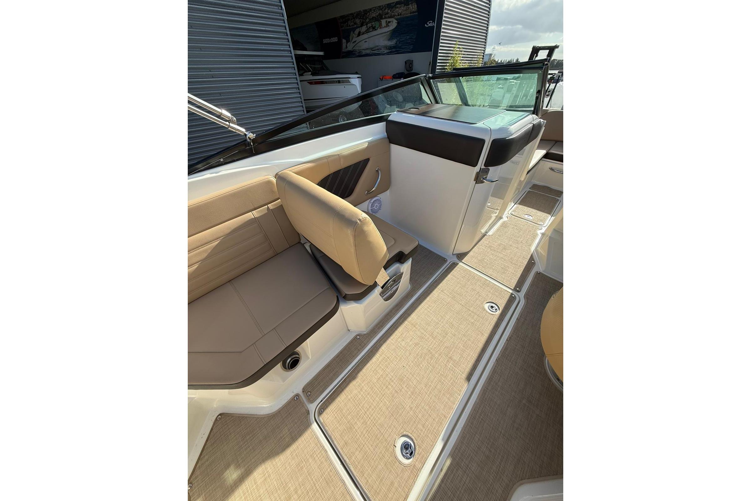 Sea Ray SPX 230 — foto 35 van 47