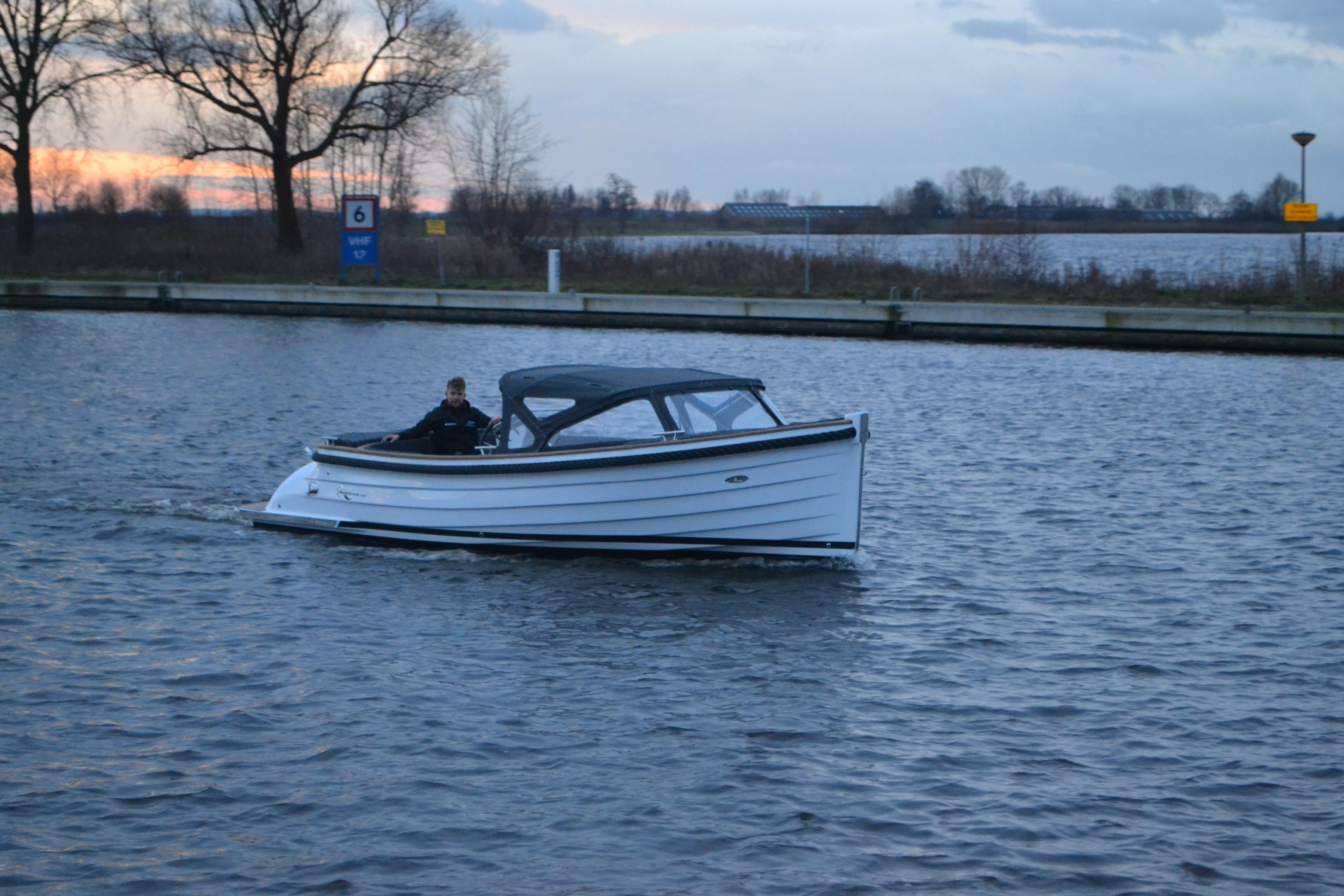 Waterspoor 717Outboard DE GROOTSTE SLOEPENSHOWROOM VAN NEDERLAND — foto 2 van 8