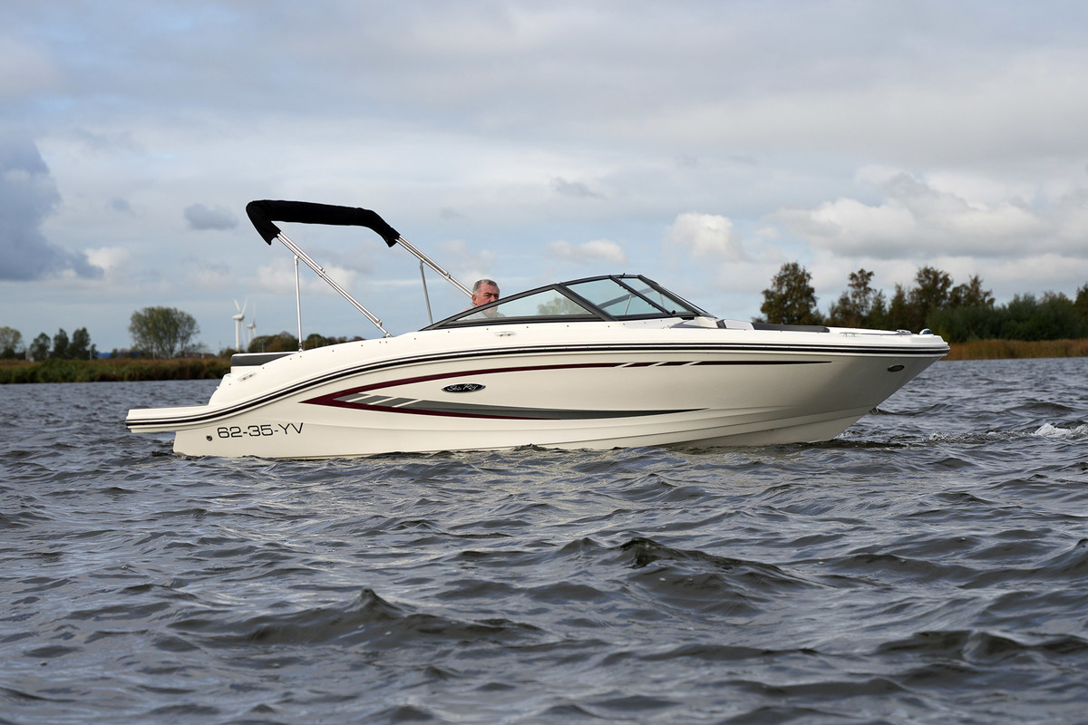 Sea Ray 19 SPX — foto 7 van 36