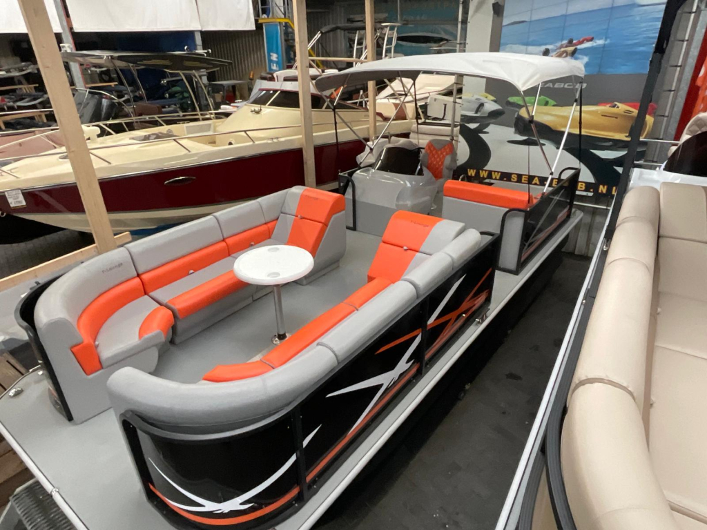Funcruiser Pontoon 650 - NIEUW — foto 1 van 13