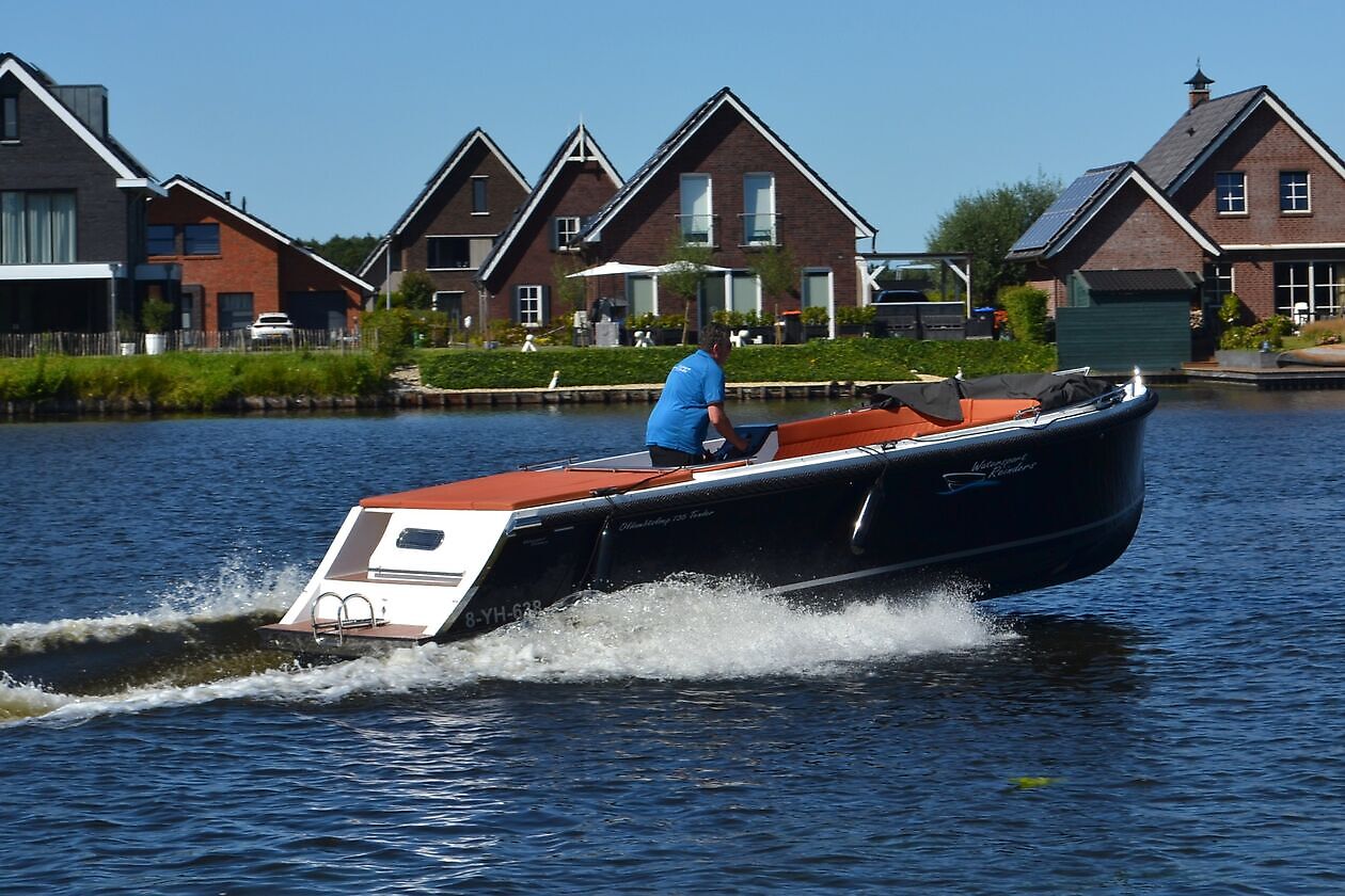 Reitdieper 735 Tender + Suzuki DF140 BTGL