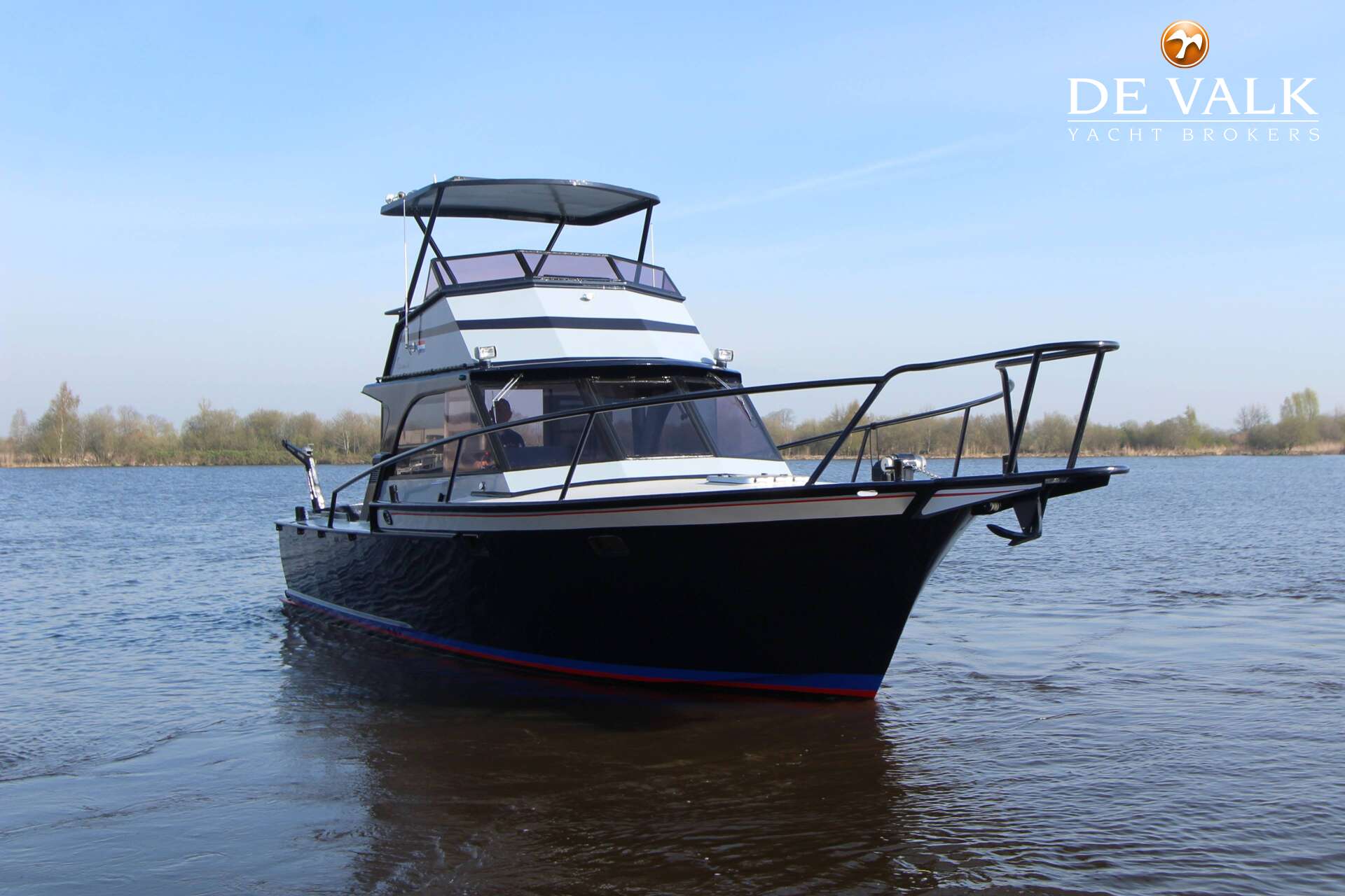 Striker 44 — foto 3 van 32