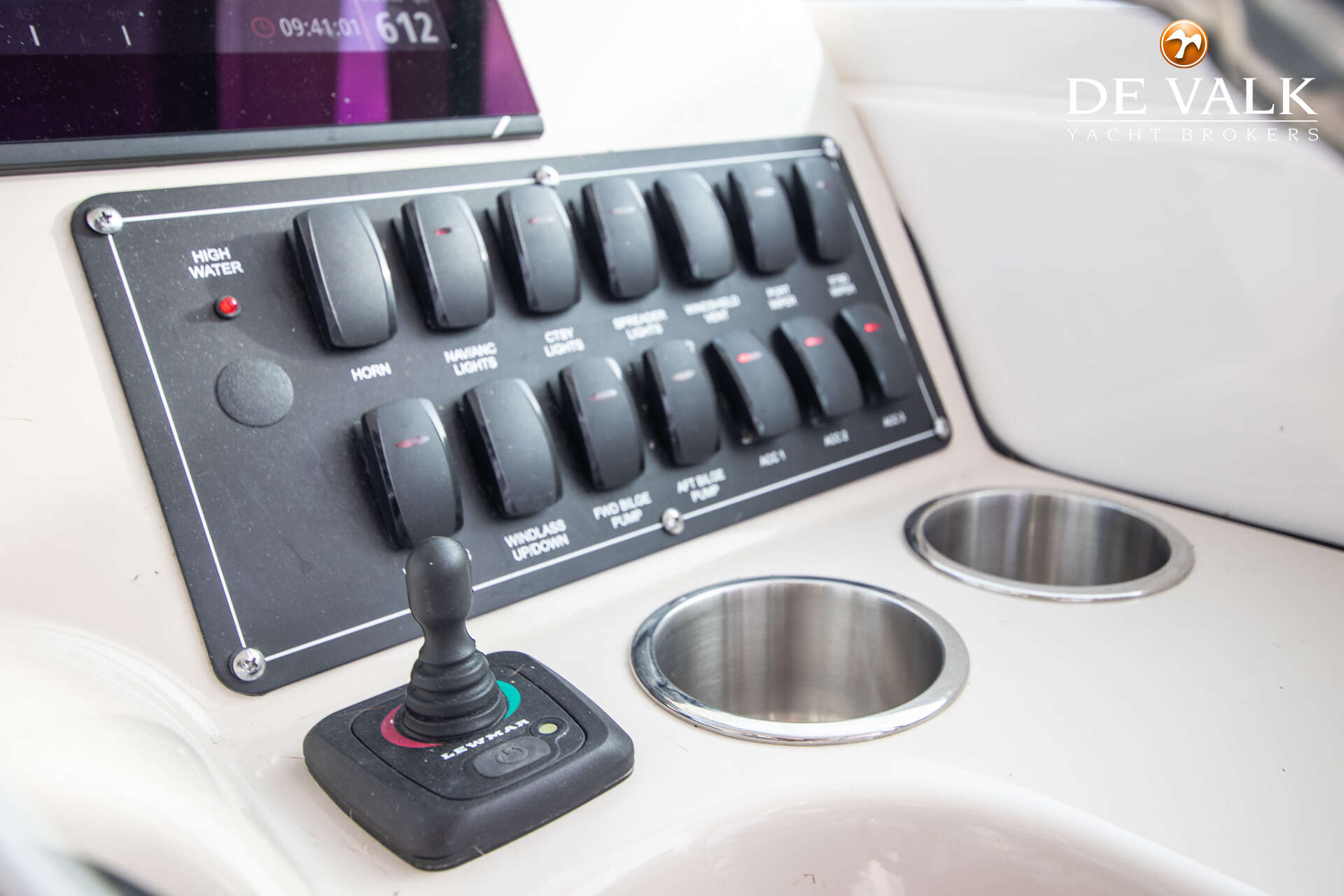 Boston Whaler 285 Conquest Pilothouse — foto 23 van 43