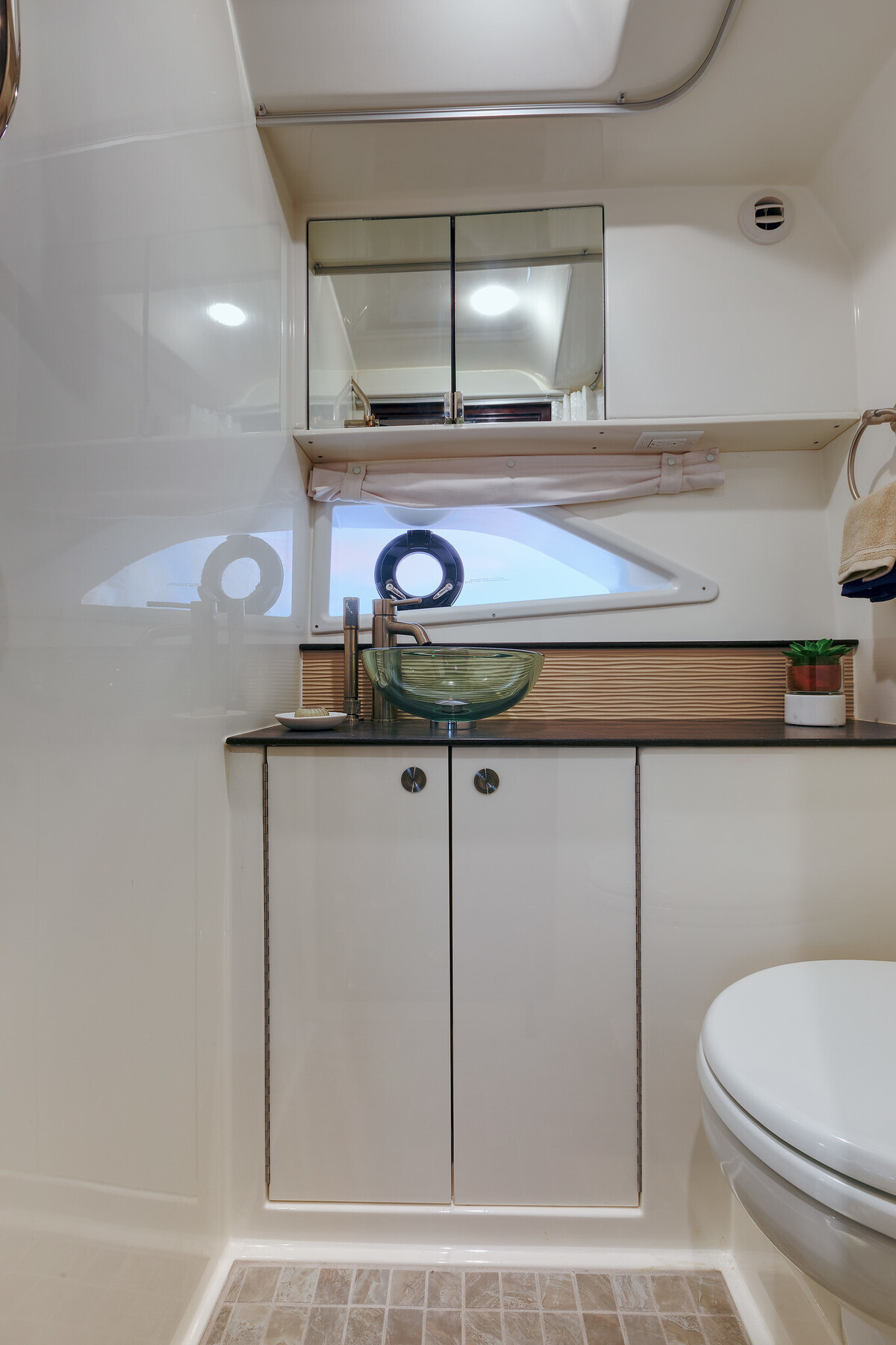 Sea Ray Sundancer 320 OB — foto 24 van 24