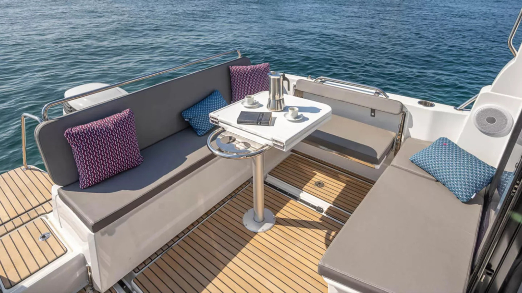 Beneteau Antares 8 | Nieuw samenstellen vanaf €67.518,- — foto 11 van 20