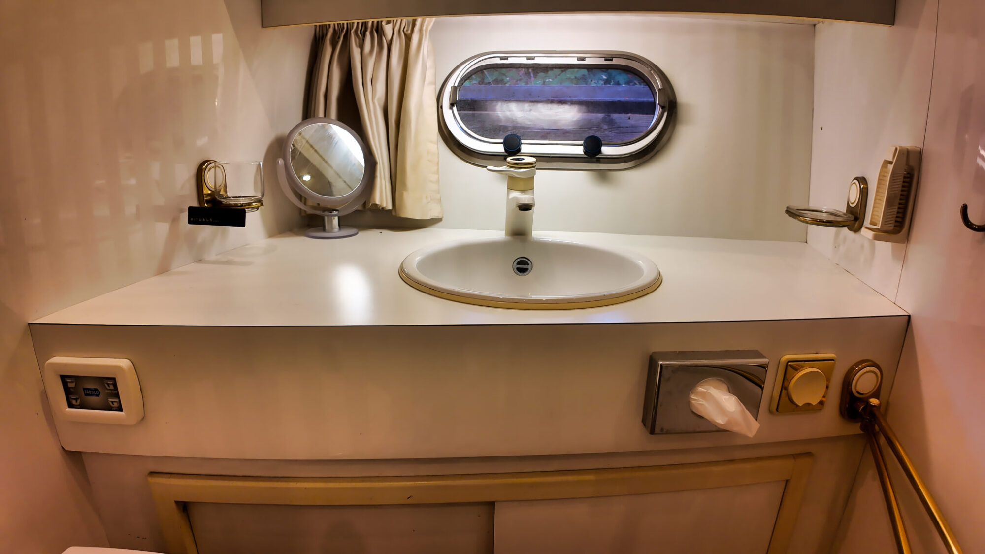 Neptunus 138 / 46 Flybridge Sedan — foto 23 van 32