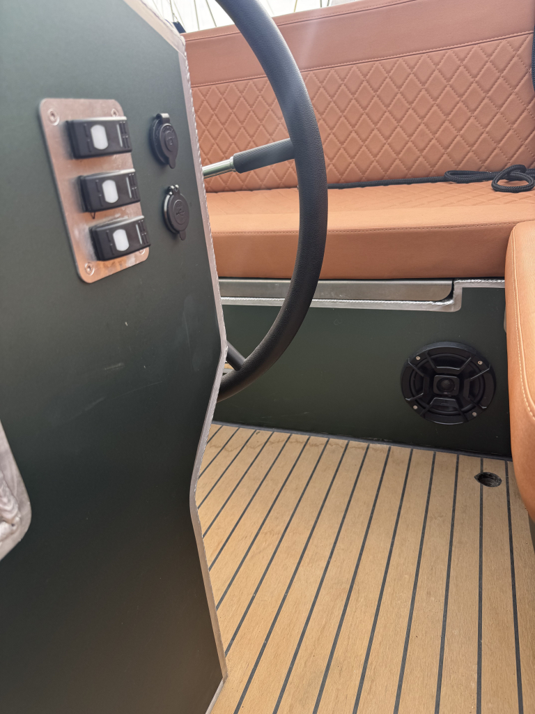 AluShip E-700 sloep — foto 16 van 32