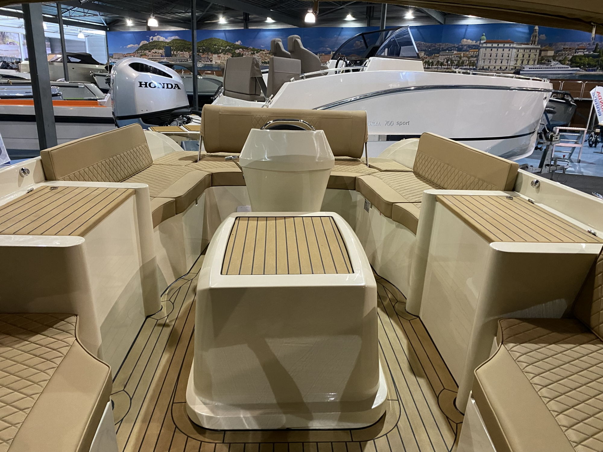 Antaris Sixty7 met Vetus 42 pk creme op voorraad! — foto 8 van 9