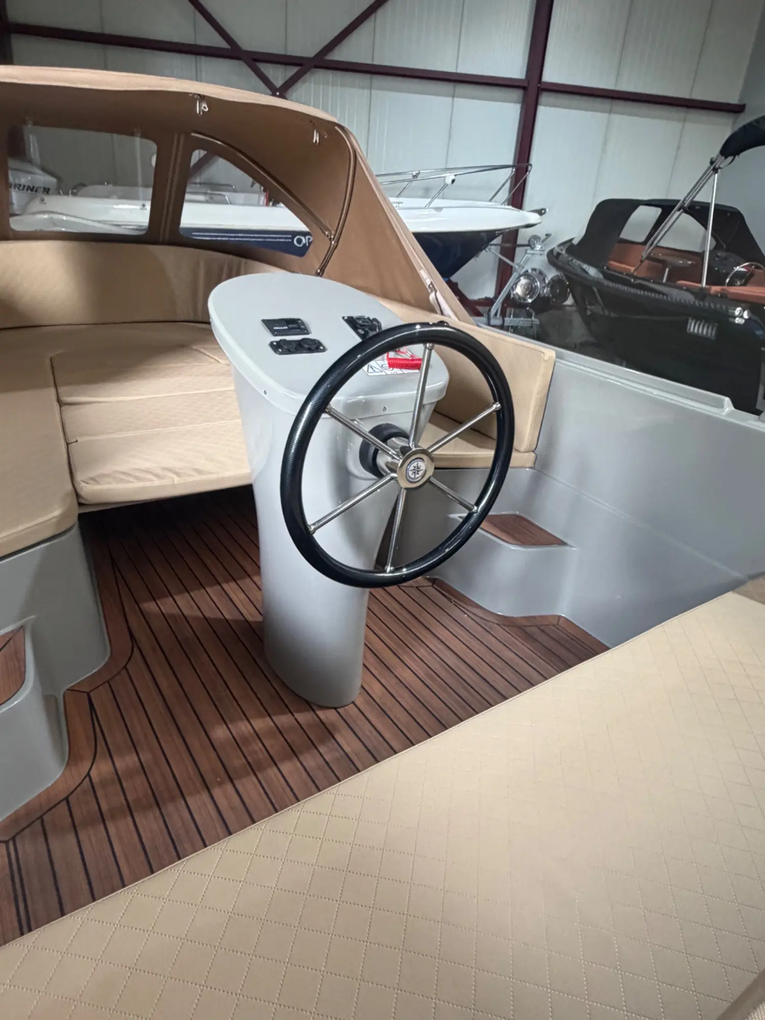 Maassloep 590 demo Honda 20pk van €22.950 voor €20.950,- — foto 2 van 13