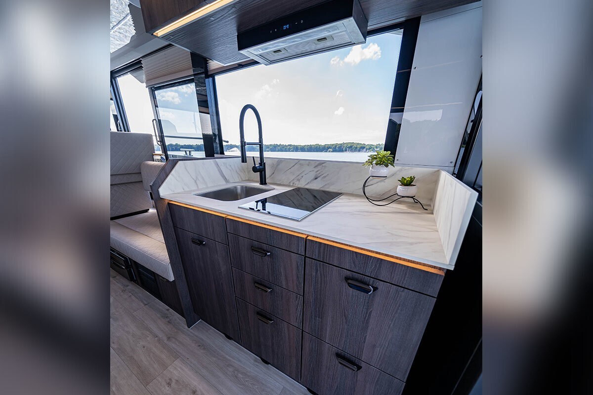 Cobra Yachts Gran Maestro 43 — foto 12 van 12
