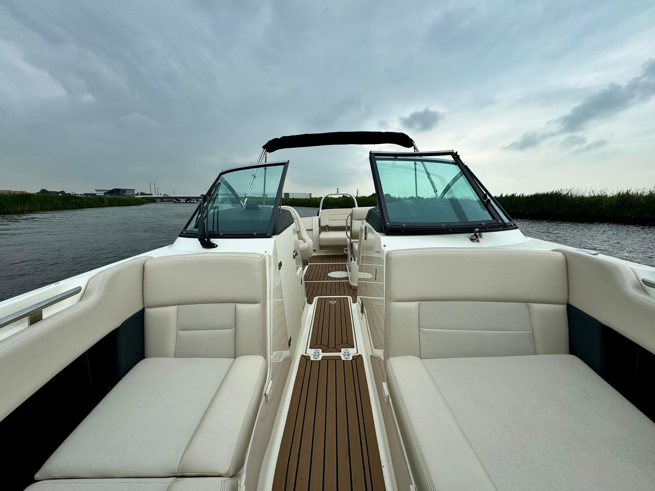 Boston Whaler 230 Vantage — foto 11 van 37