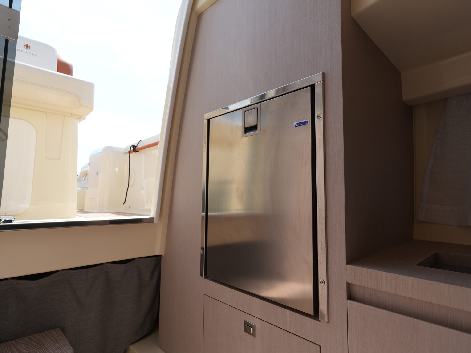 Invictus 270 CX — foto 30 van 38