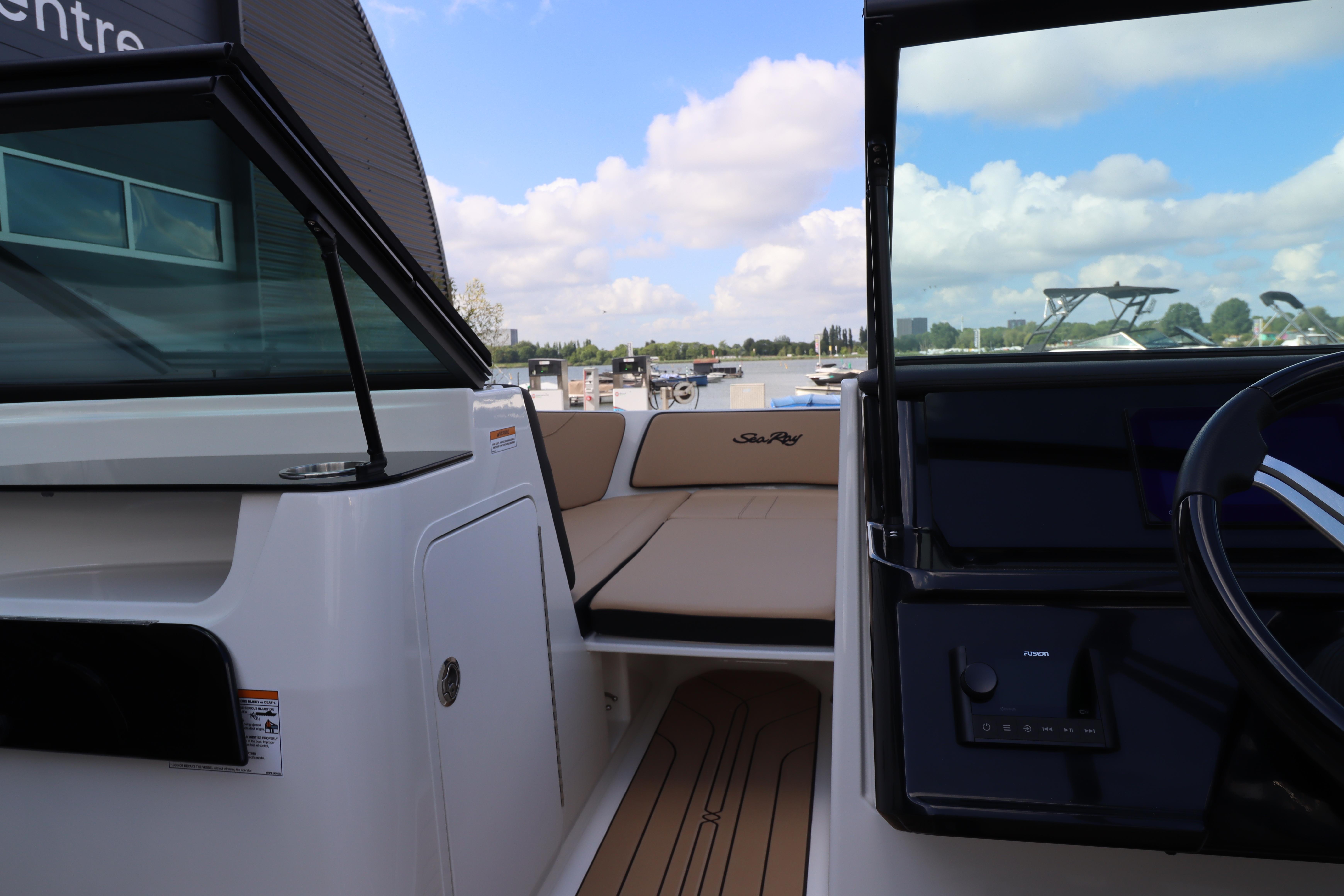 Sea Ray SPX 190 — foto 9 van 37