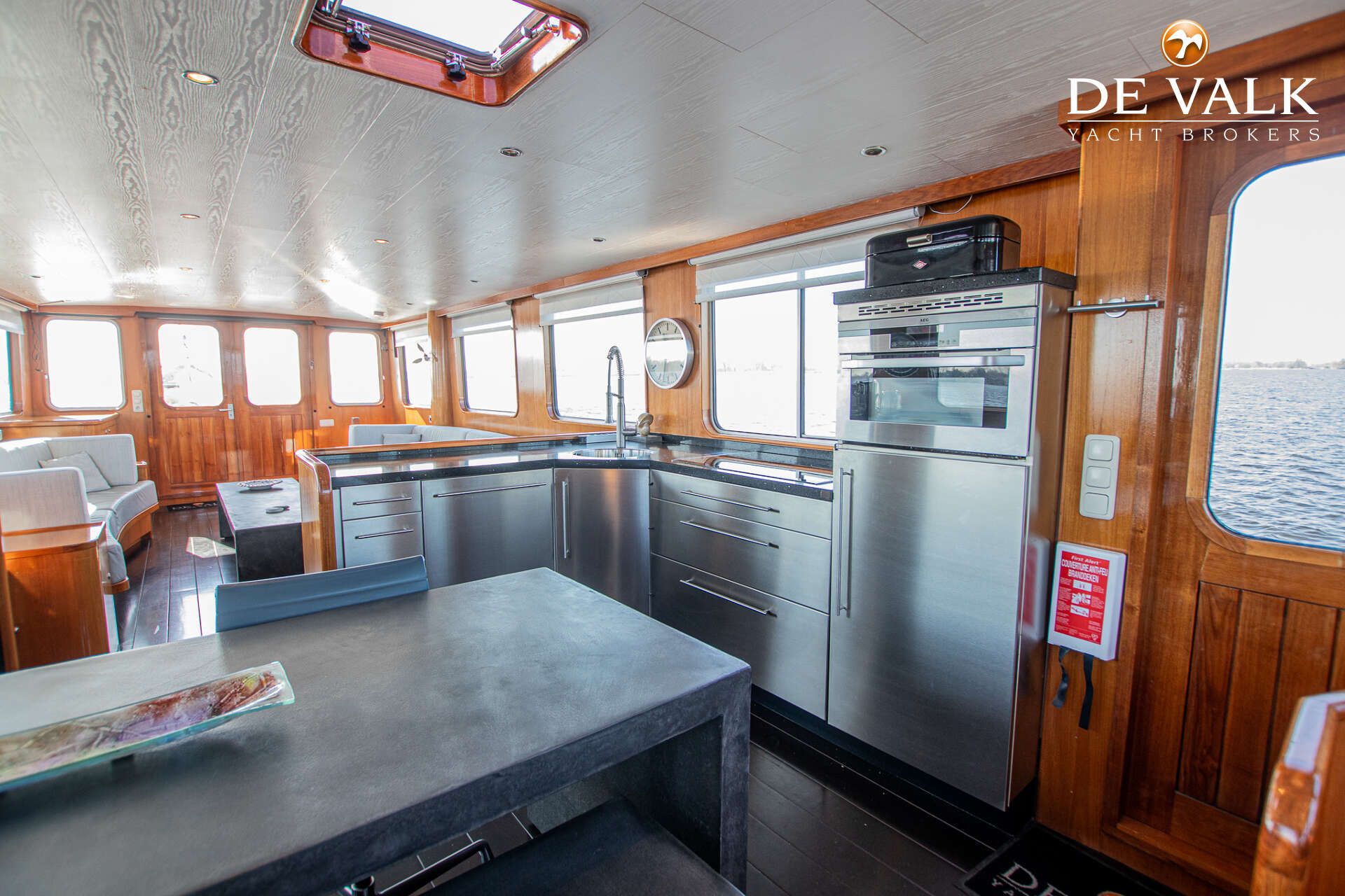 Custom Built Live Aboard 1800 — foto 23 van 45