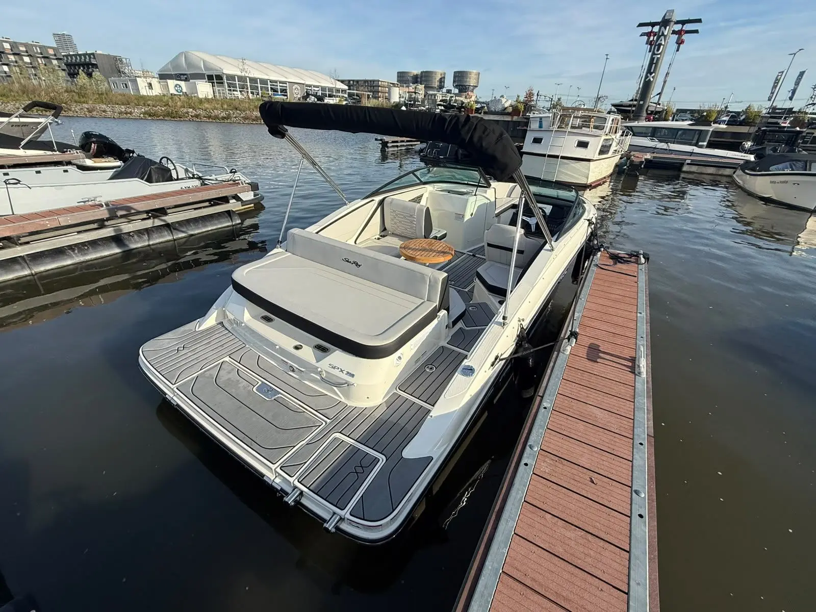 Sea Ray SPX 210 (New Model / 2026) — foto 16 van 31