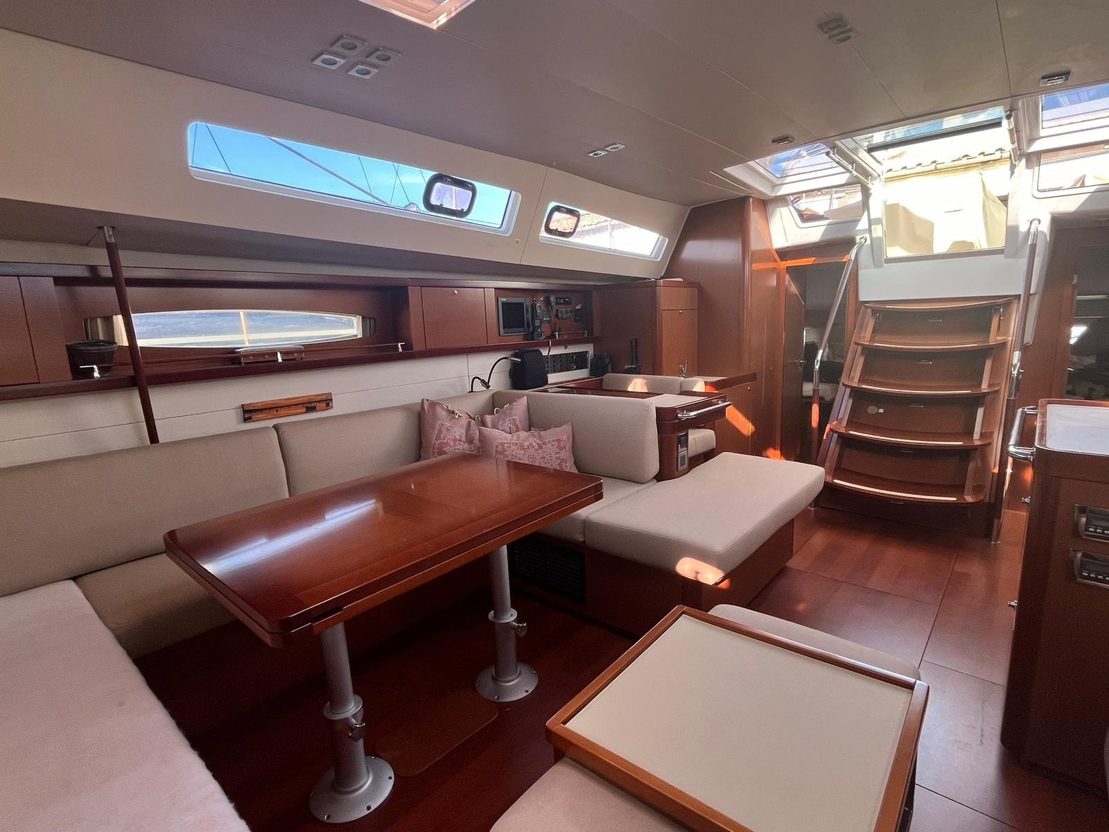 Beneteau Oceanis 58 — foto 2 van 30
