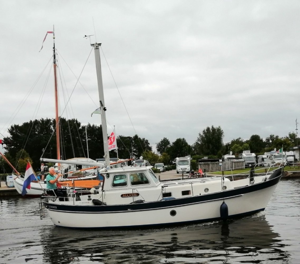 (Peugeot Indenor) Dartsailer - Motor Yacht - GRP (Polyester) - 1985 - € 18.000 — foto 6 van 11