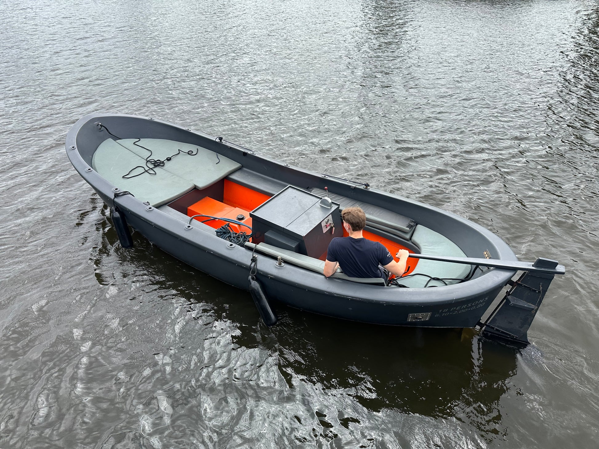 Oud Alblas reddingssloep met 2 cilinder luchtgekoelde dieselmotor — foto 2 van 12