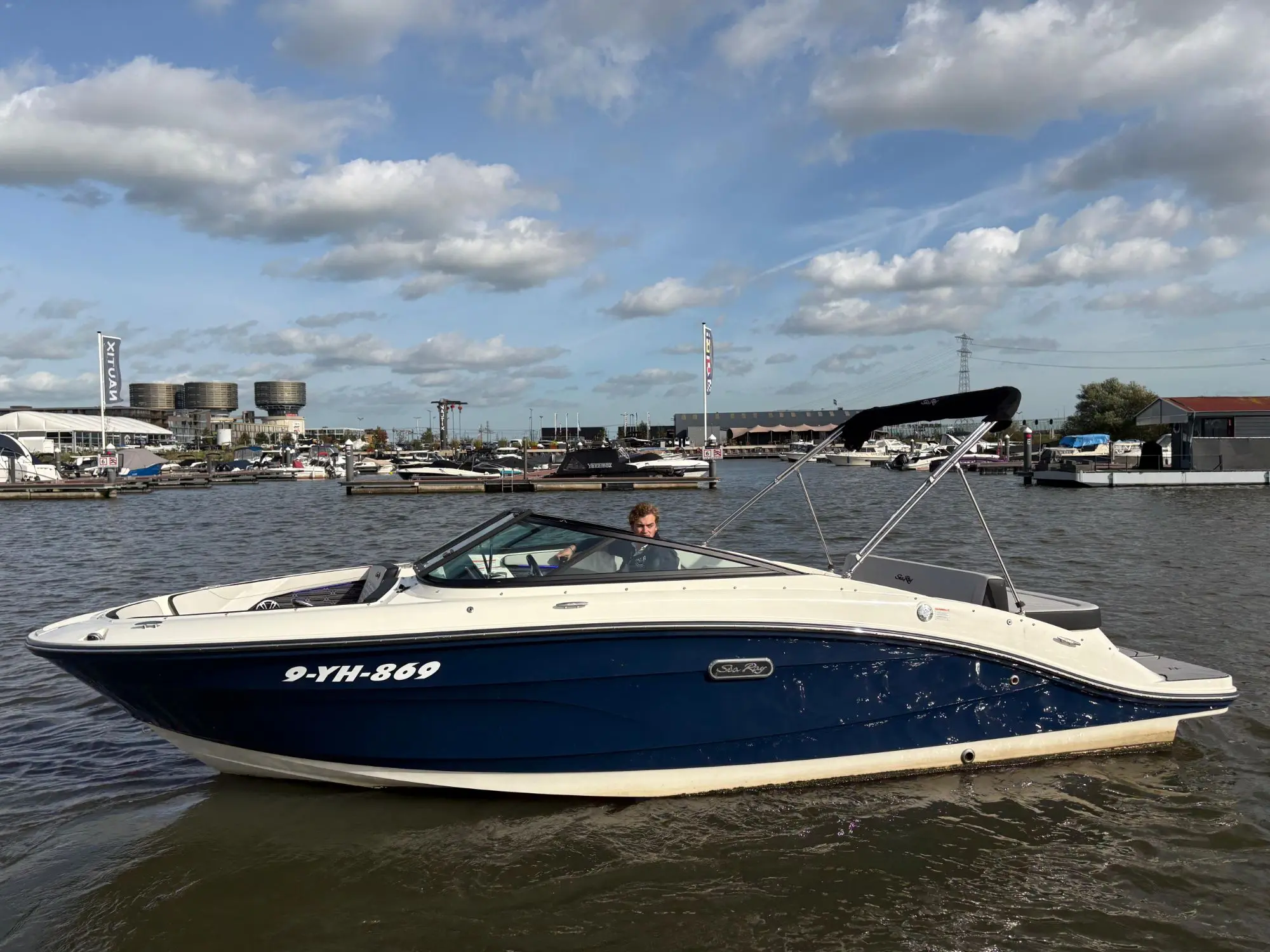 Sea Ray SPX 210 (New Model / 2026) — foto 11 van 31