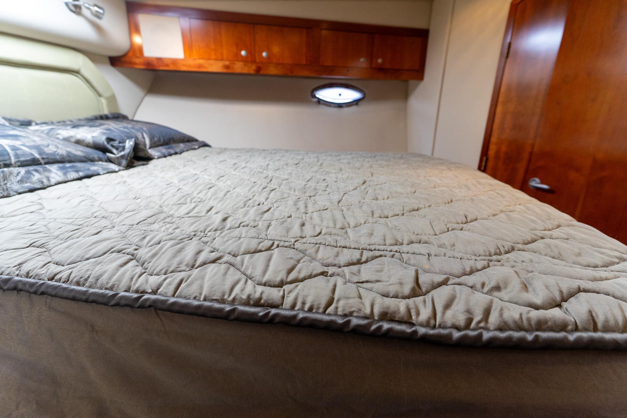 Cruisers Yachts 415 Express Motoryacht — foto 27 van 100