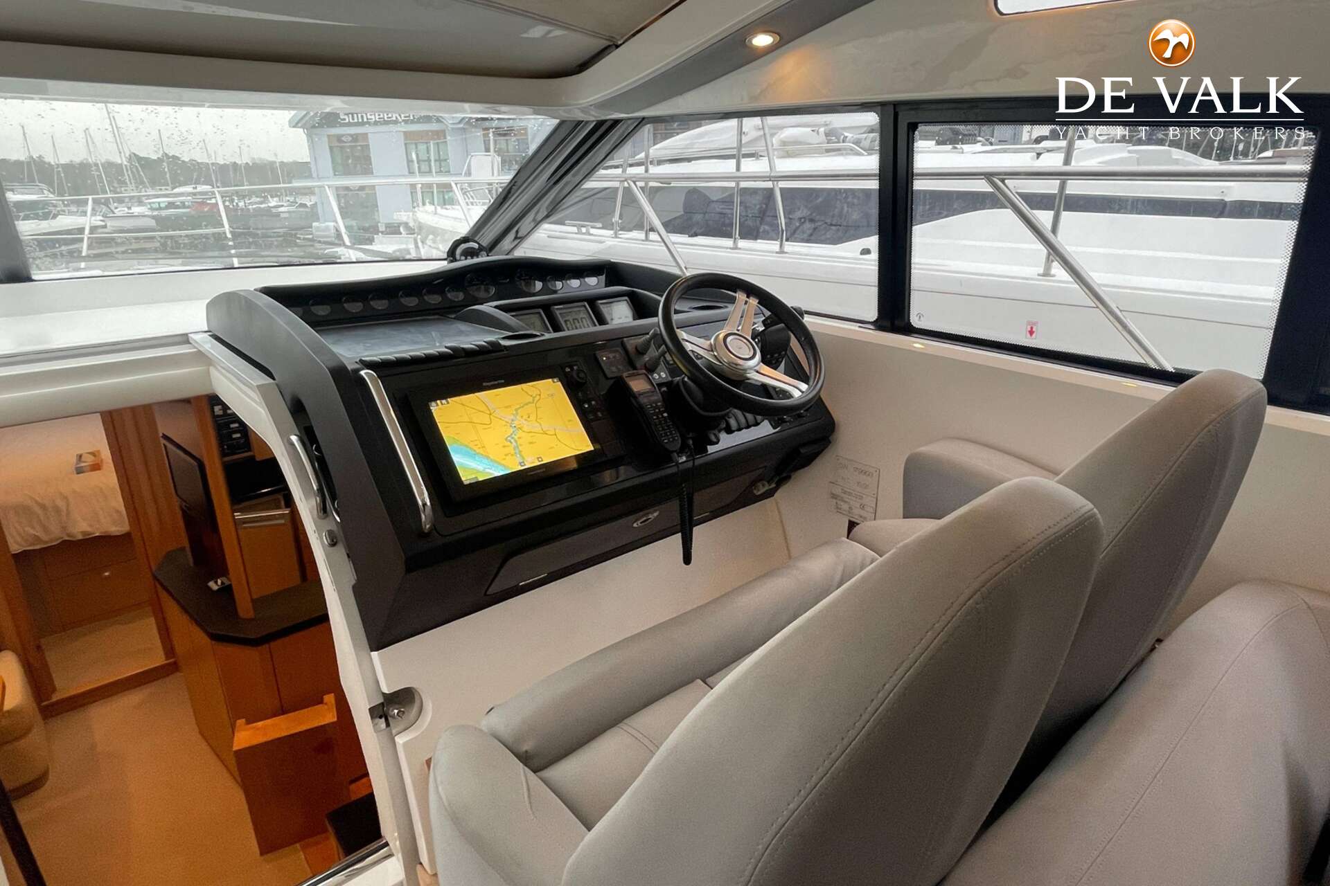 Princess V42 — foto 15 van 30