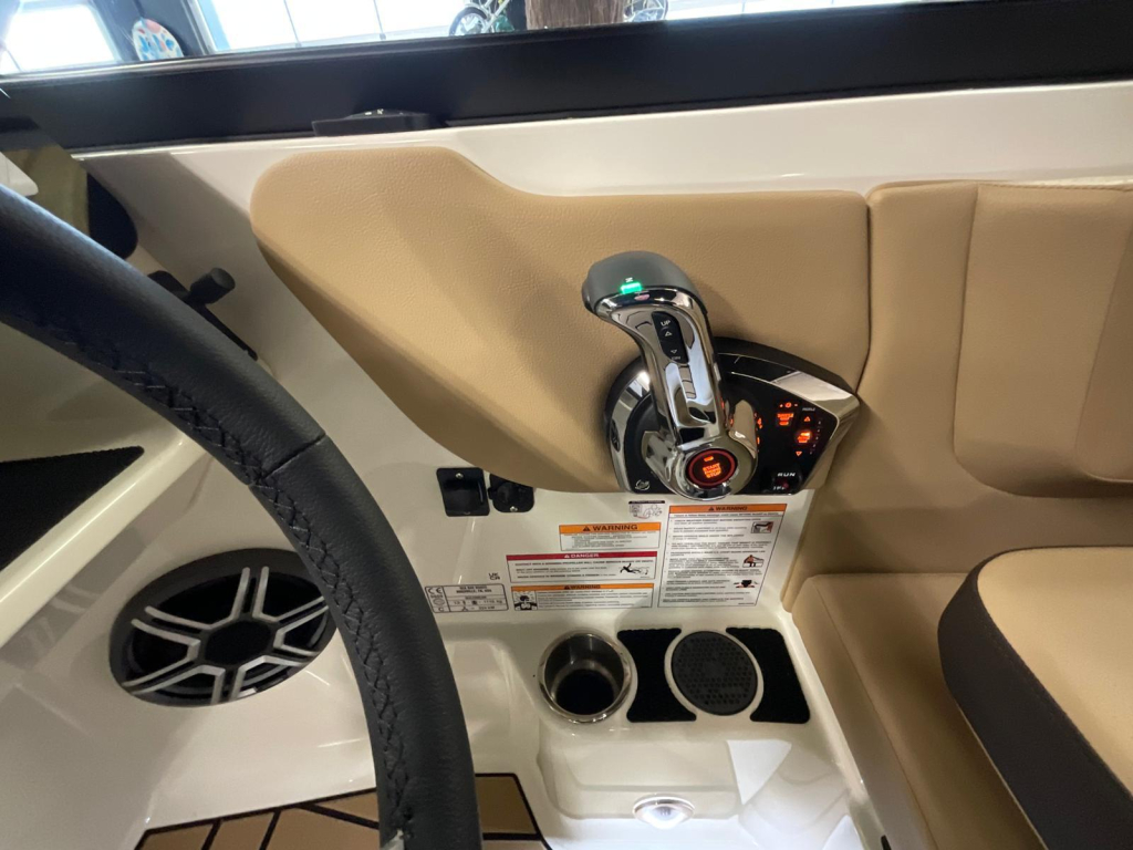 Sea Ray SDX 250 Outboard — foto 16 van 31