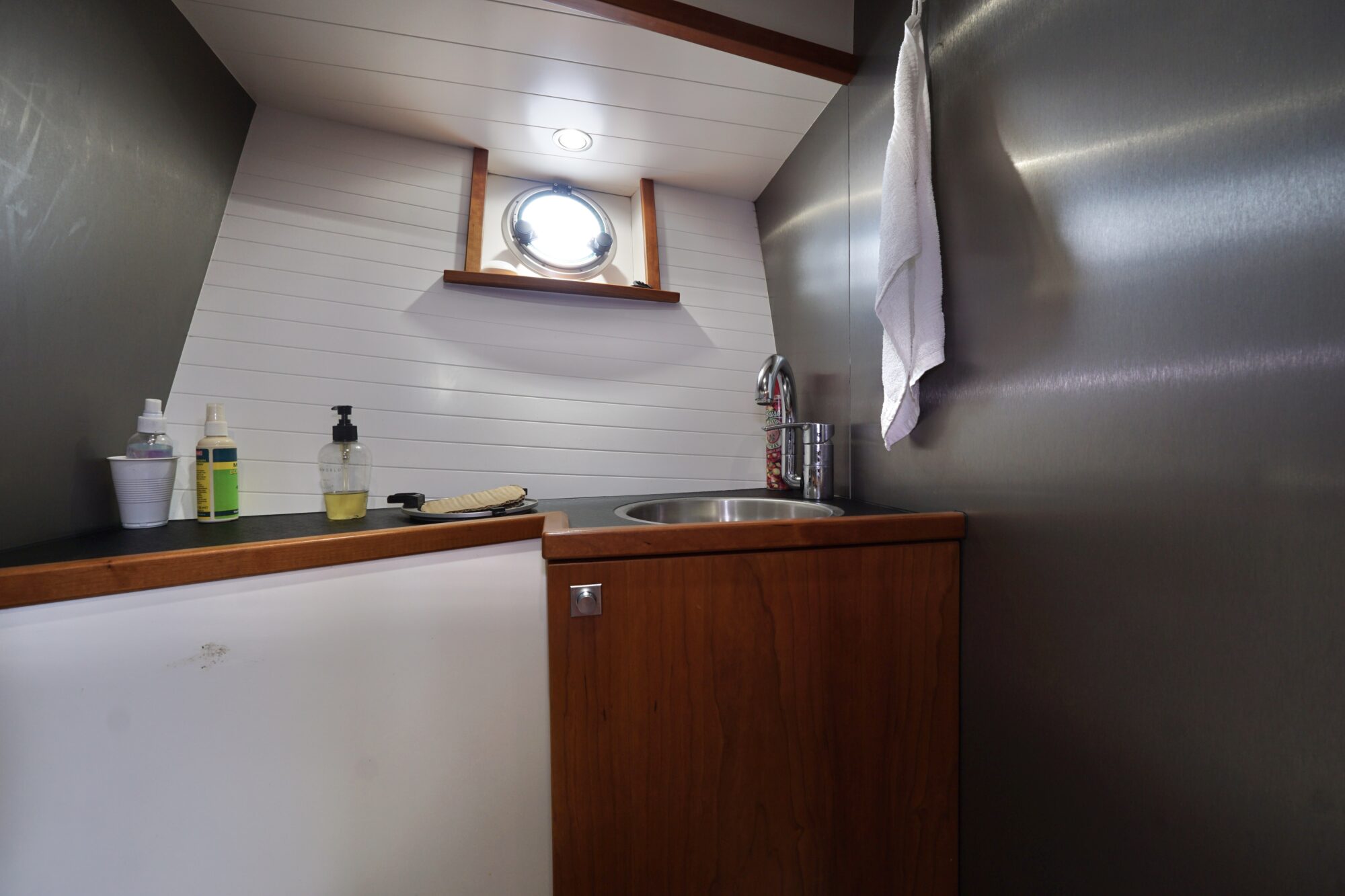 Serious Yachts Gently Low Bridge 45 Sedan — foto 35 van 74