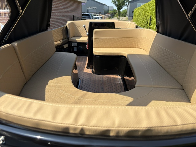 Extra luxe Coastliner 545 met Tohatsu 20 PK en buiskap — foto 11 van 18