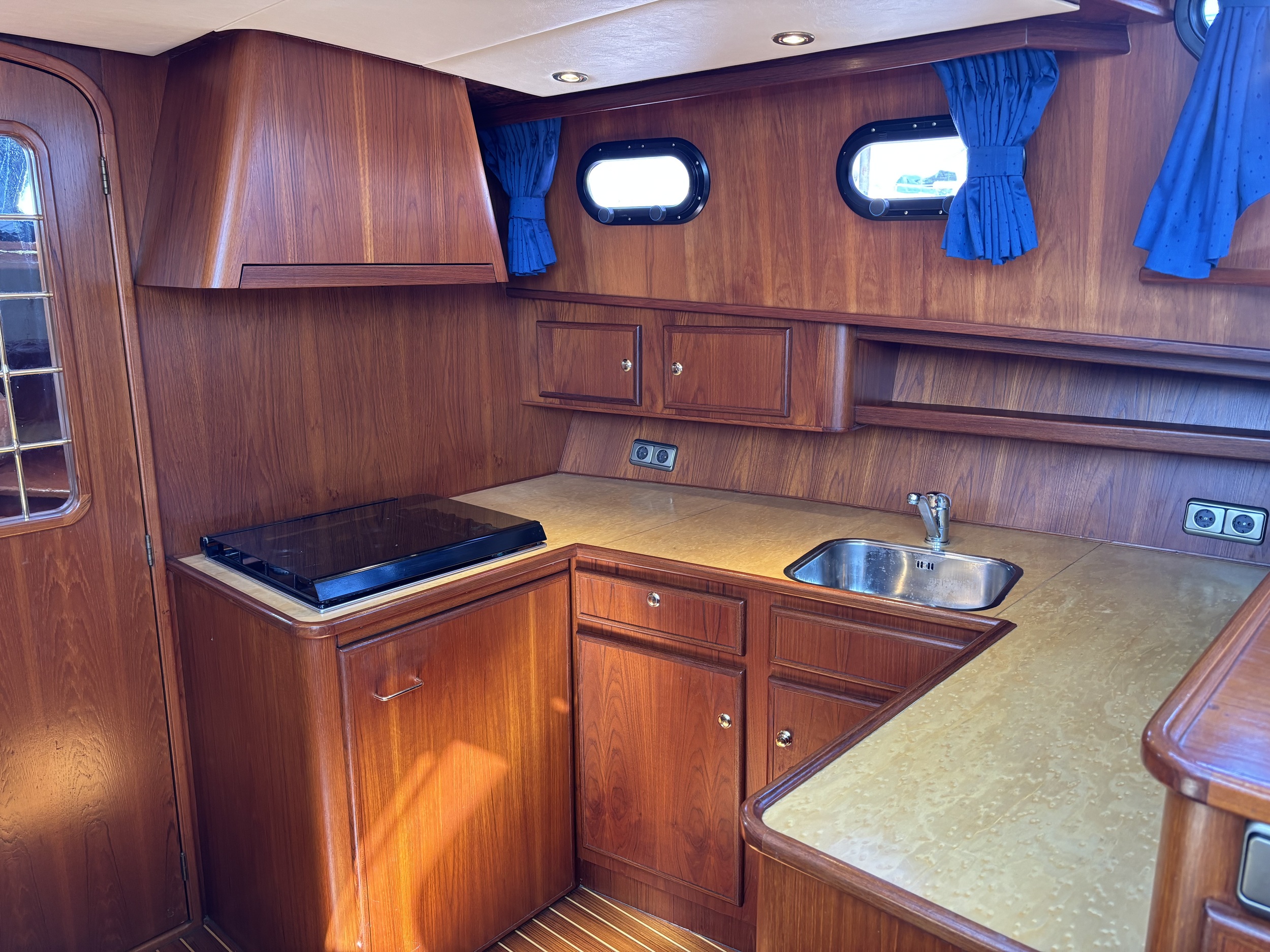 Explorer 45 — foto 16 van 31