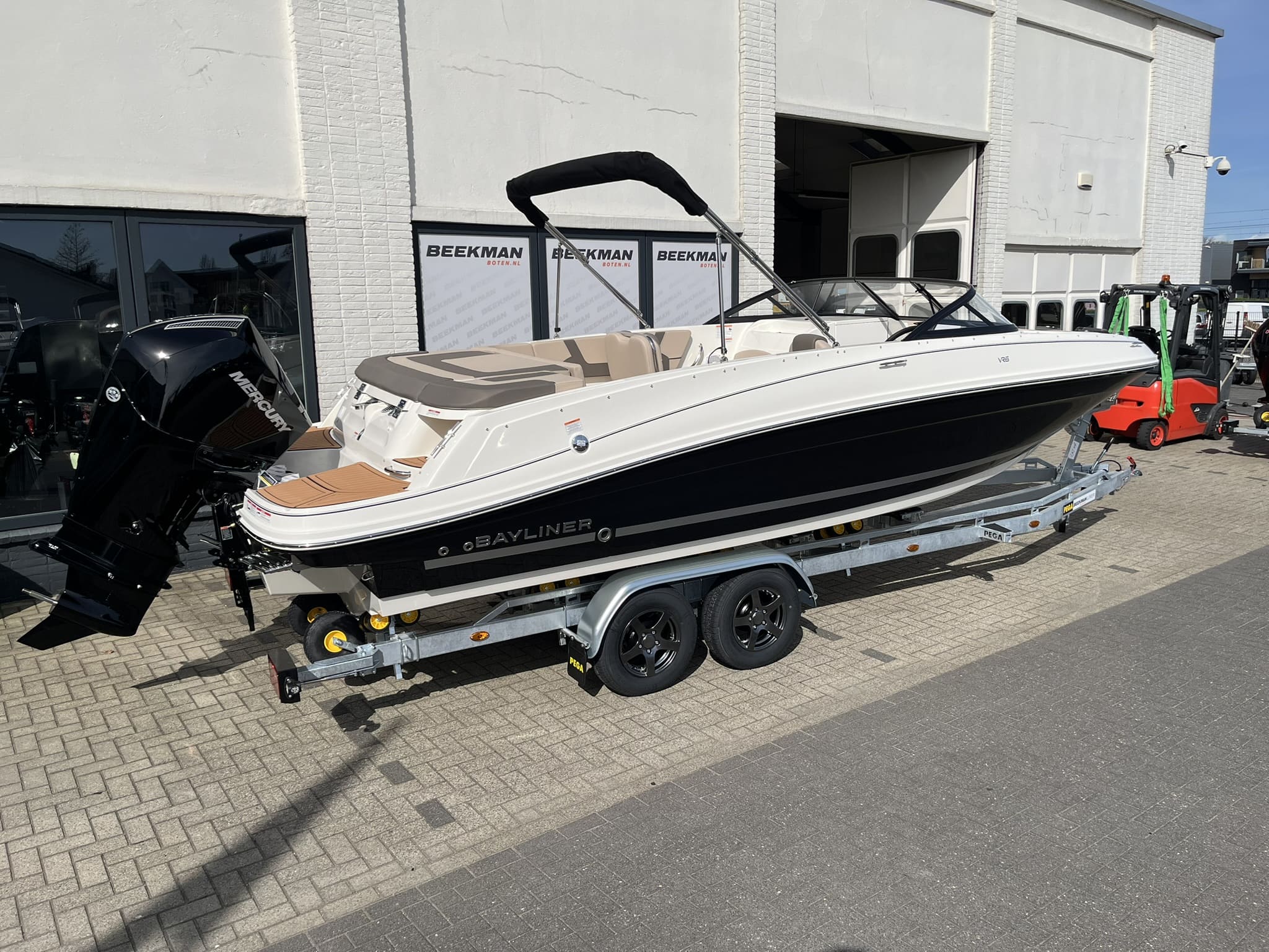Bayliner VR6 Bowrider — foto 3 van 31