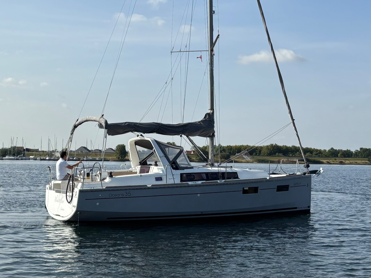Beneteau Oceanis 35