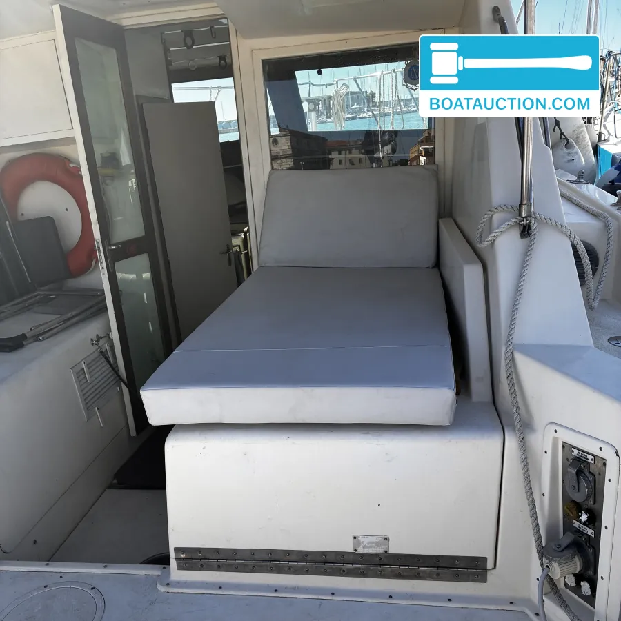 Hatteras 32 Sport Fly — foto 11 van 16
