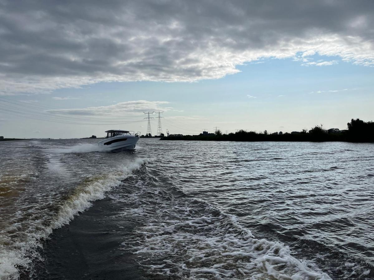 Jeanneau Merry Fisher 895 serie 2. Dit schip is aanwezig op de Yamaha stand van hiswa te water 2026. — foto 19 van 48