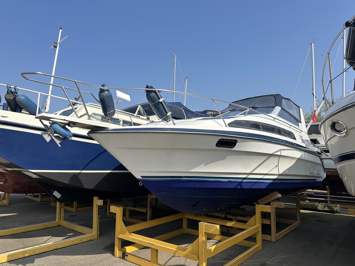 Bayliner 2855 — foto 1 van 36