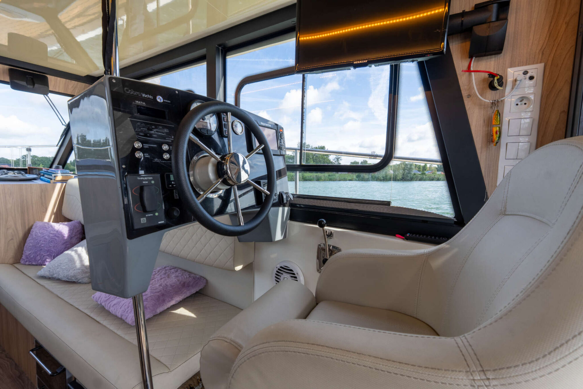 Cobra Yachts Futura 40 Grand Horizon — foto 6 van 55