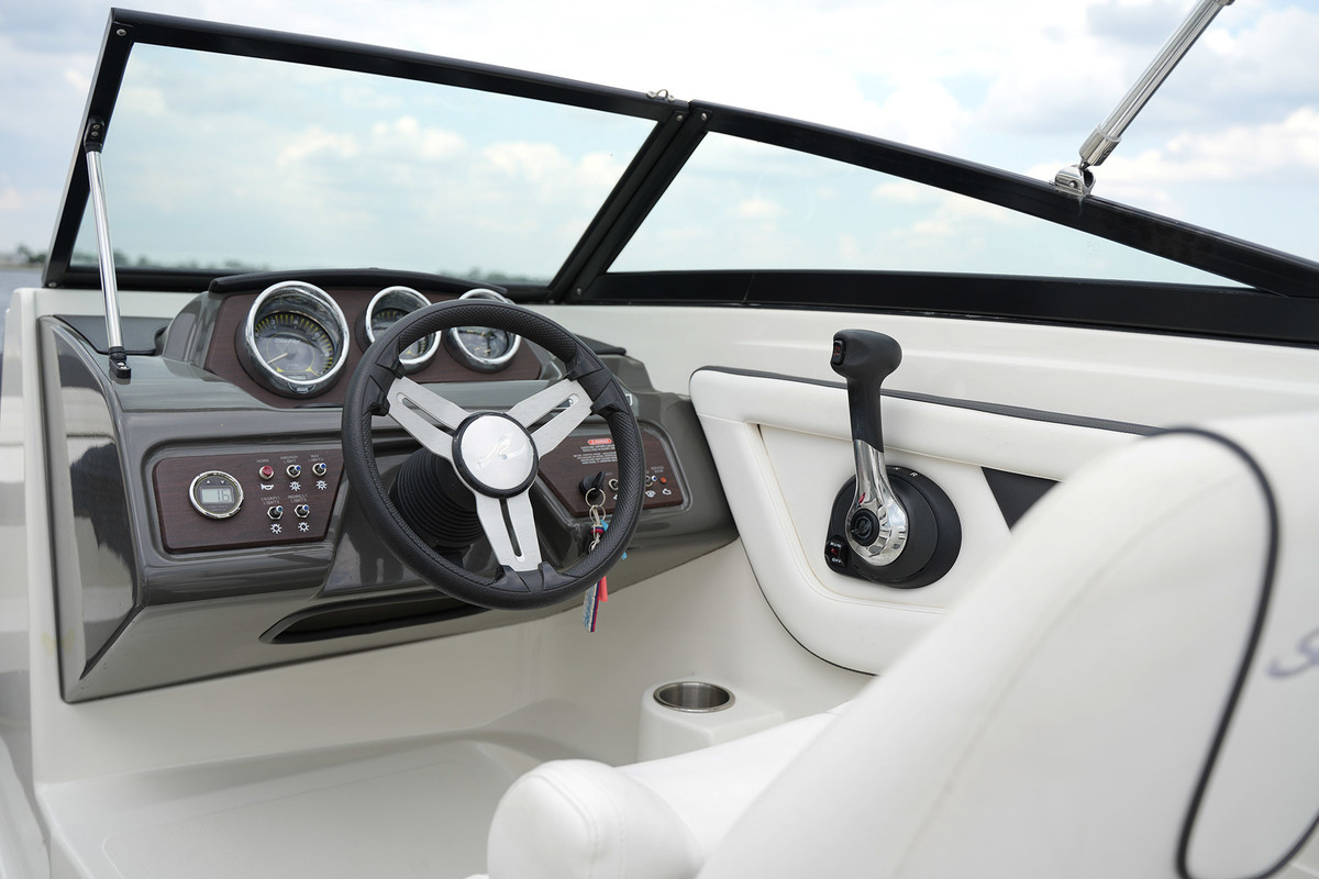 Sea Ray 19 SPX — foto 12 van 36