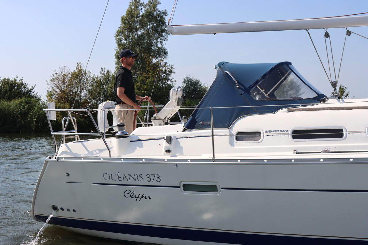 BENETEAU OCEANIS CLIPPER 373 — foto 37 van 48