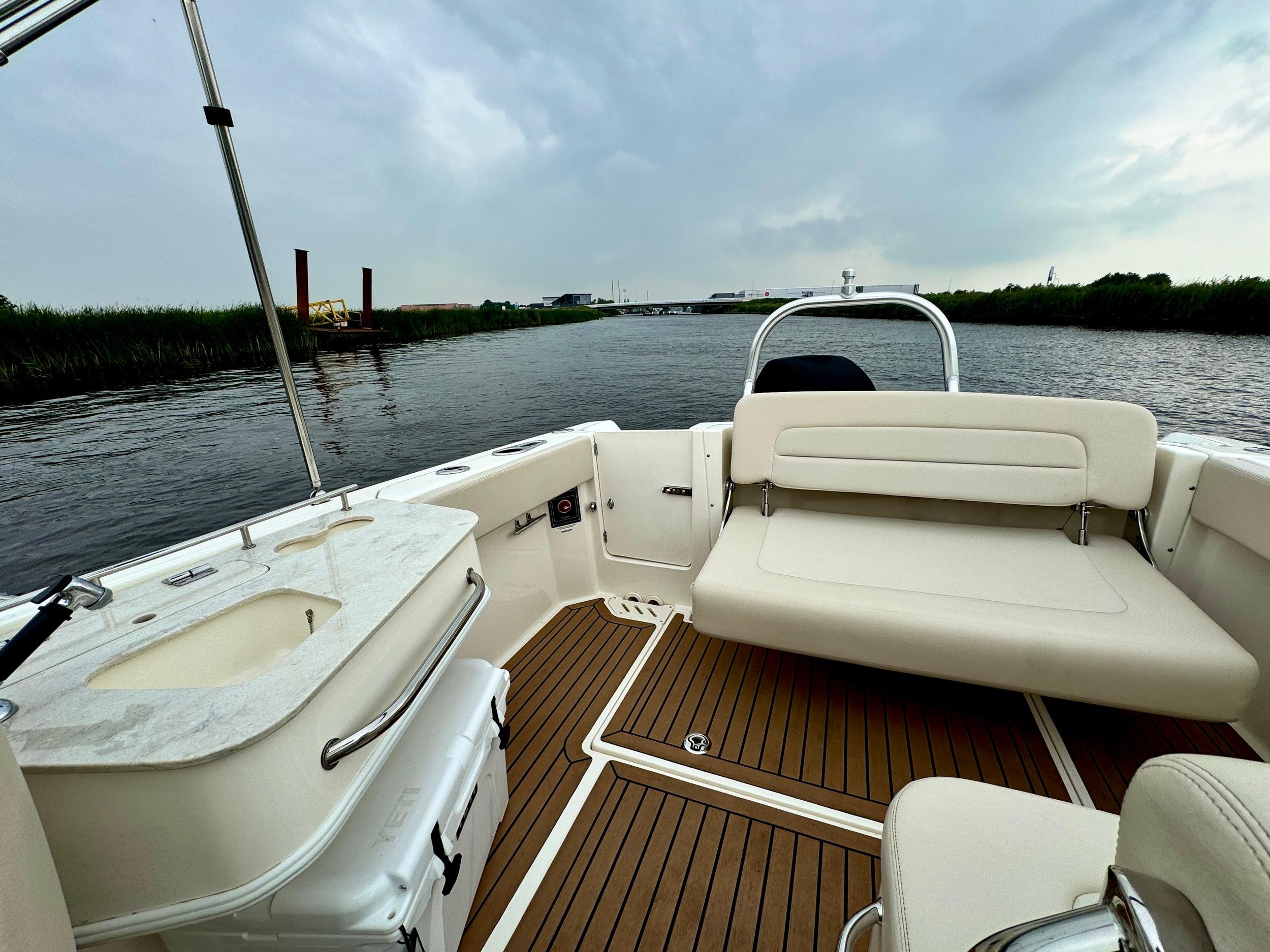 Boston Whaler 230 Vantage — foto 15 van 37