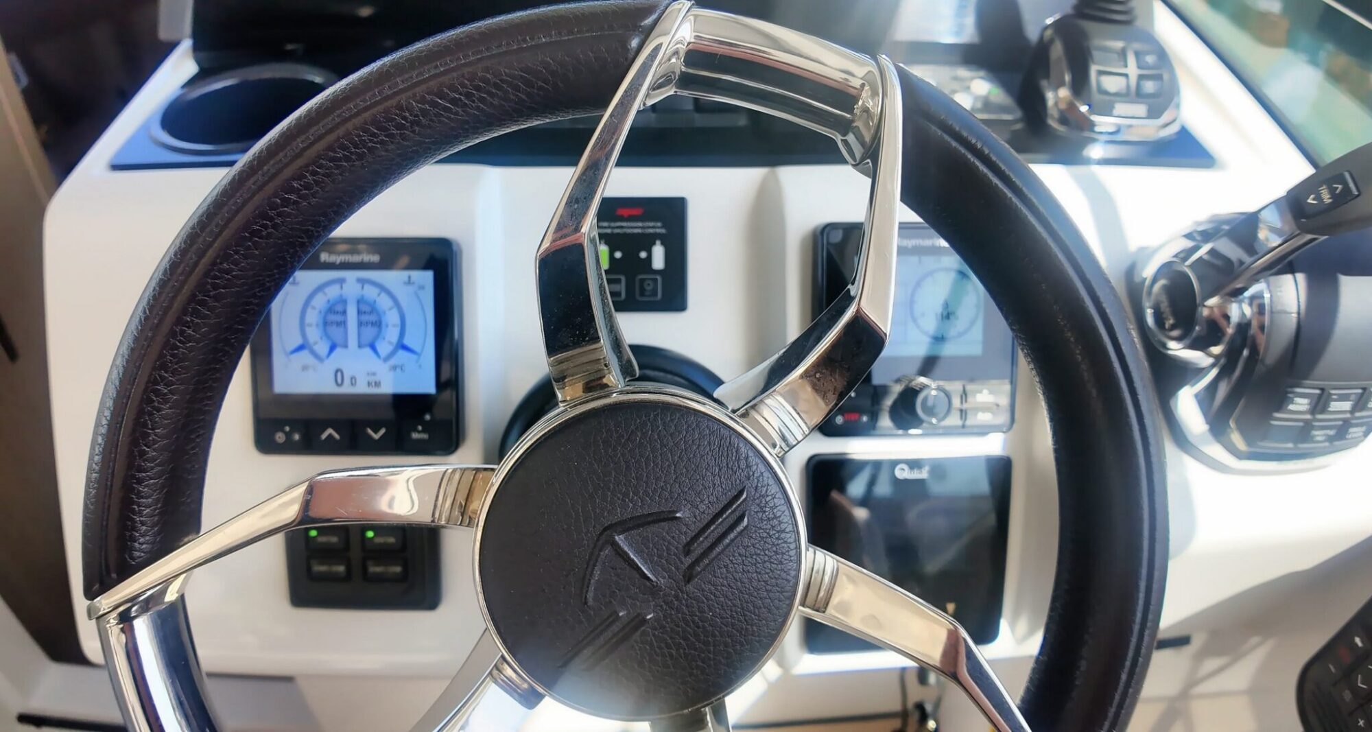 Sealine S335 — foto 7 van 28