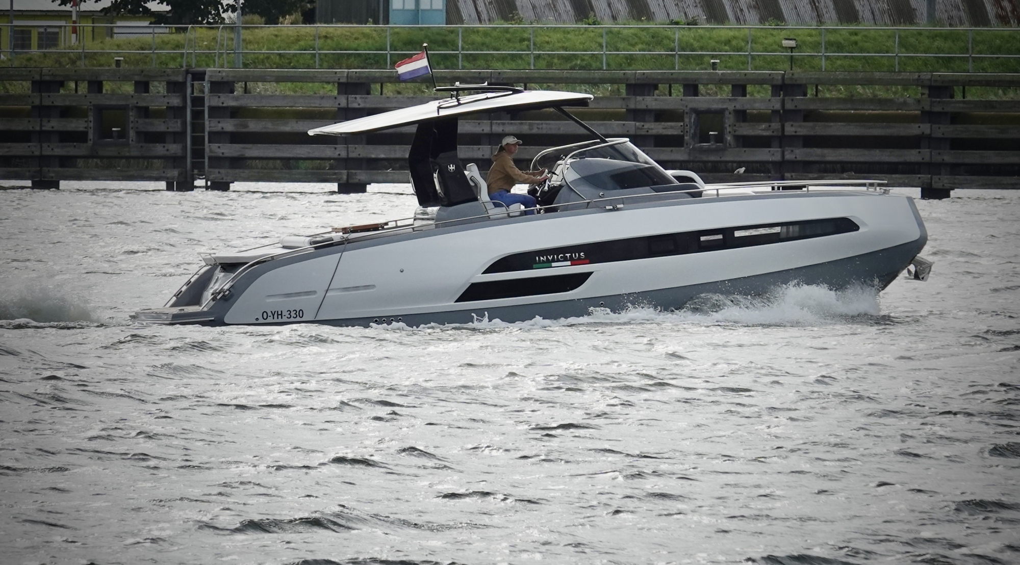 Invictus yachts Invictus 320 GT met 2 x Mercruiser 270 pk diesel van 2024! — foto 2 van 18