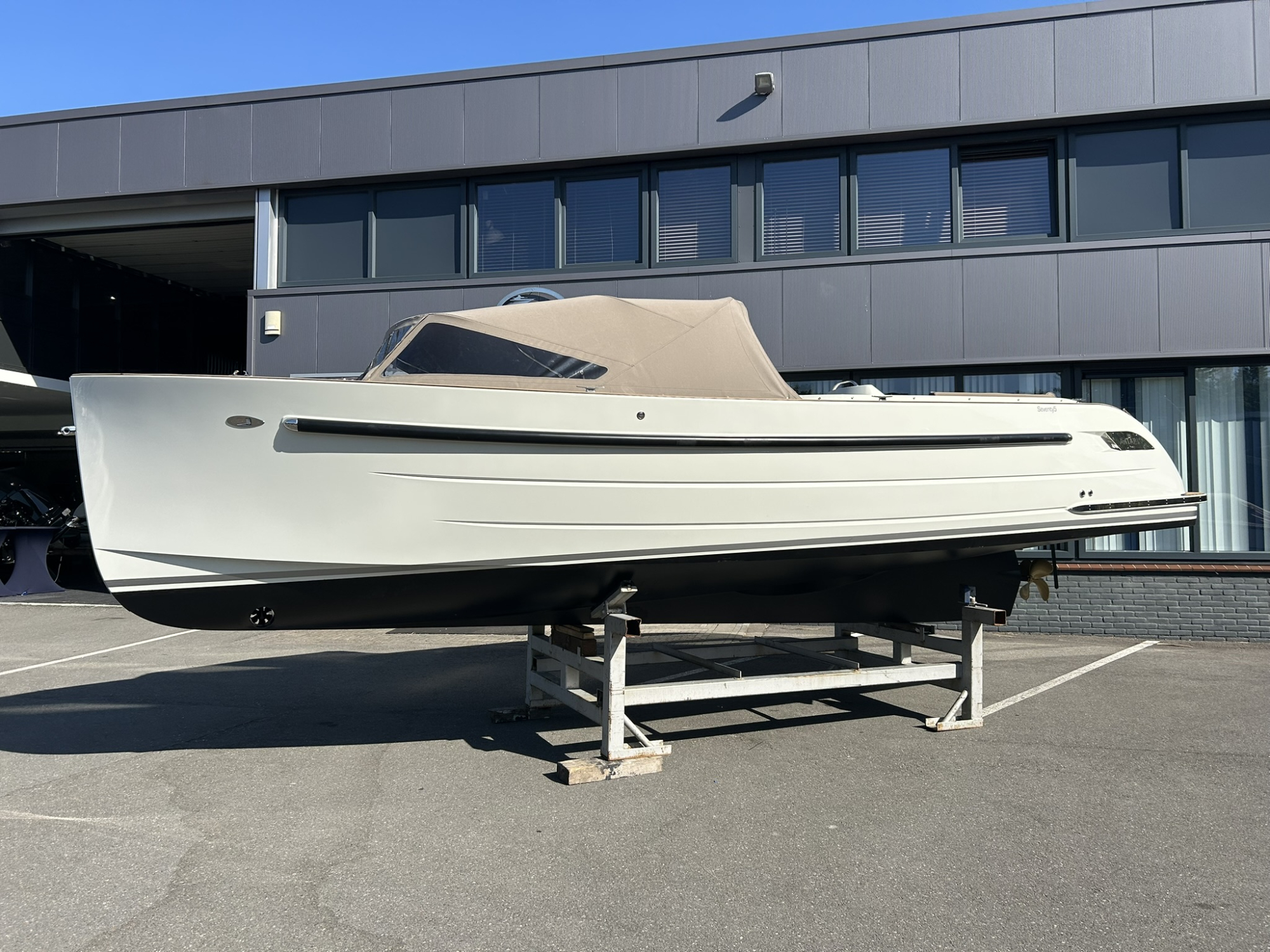 Antaris Seventy5 met Vetus 52 pk in RAL 9002 op voorraad! — foto 2 van 13