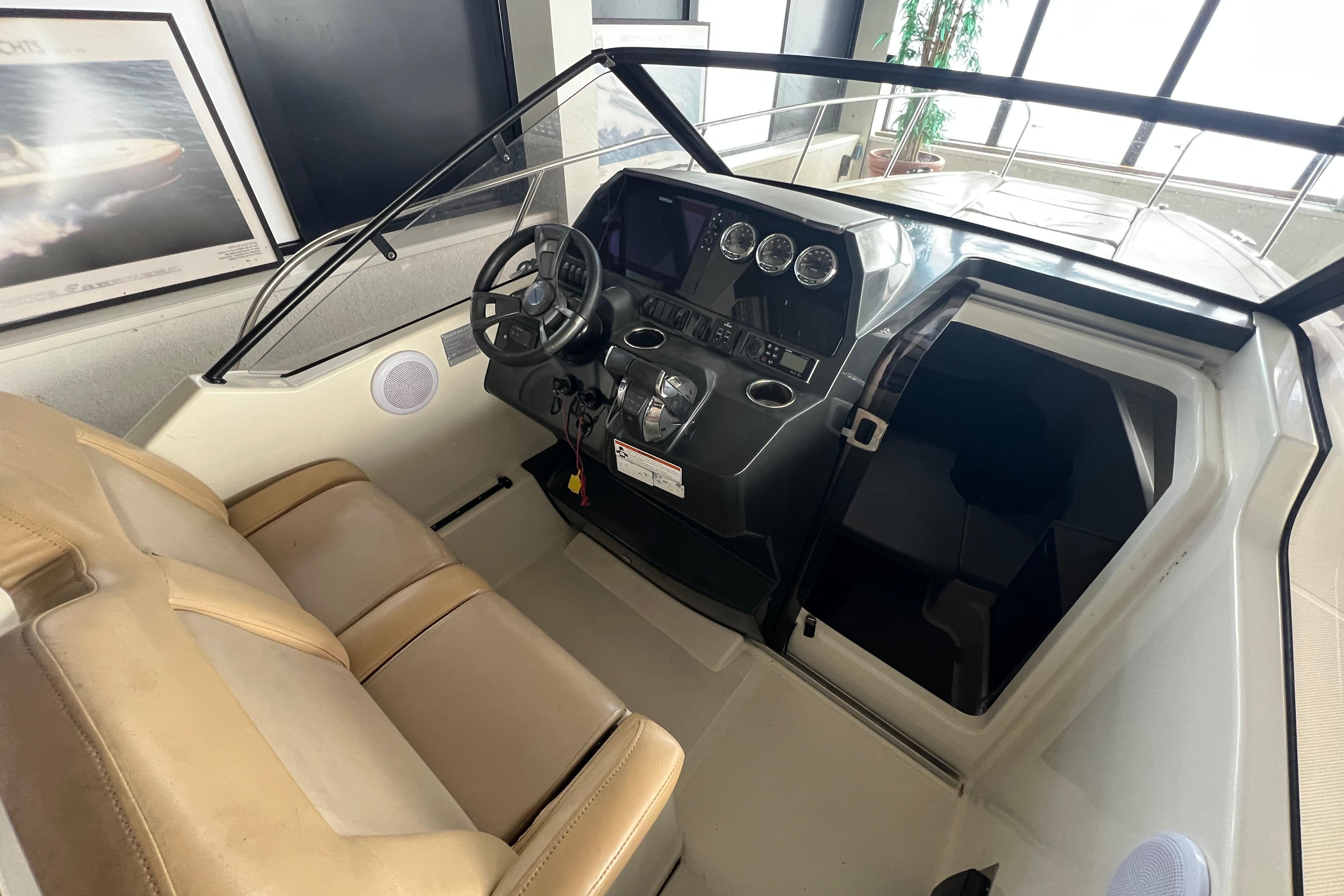 Quicksilver Activ 875 Sundeck — foto 15 van 20