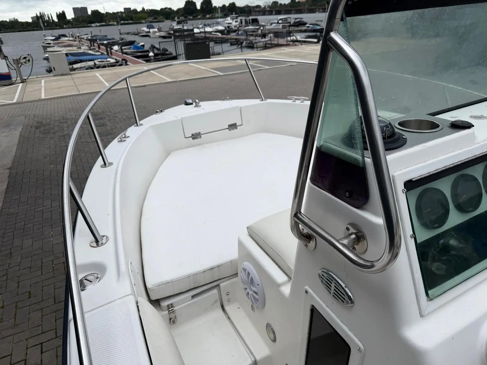 Robalo 2120 Center Console — foto 14 van 17
