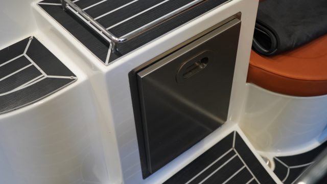 Primeur 710 Suzuki 60pk | Koelkast & Audio | DIRECT VAARKLAAR! — foto 13 van 21
