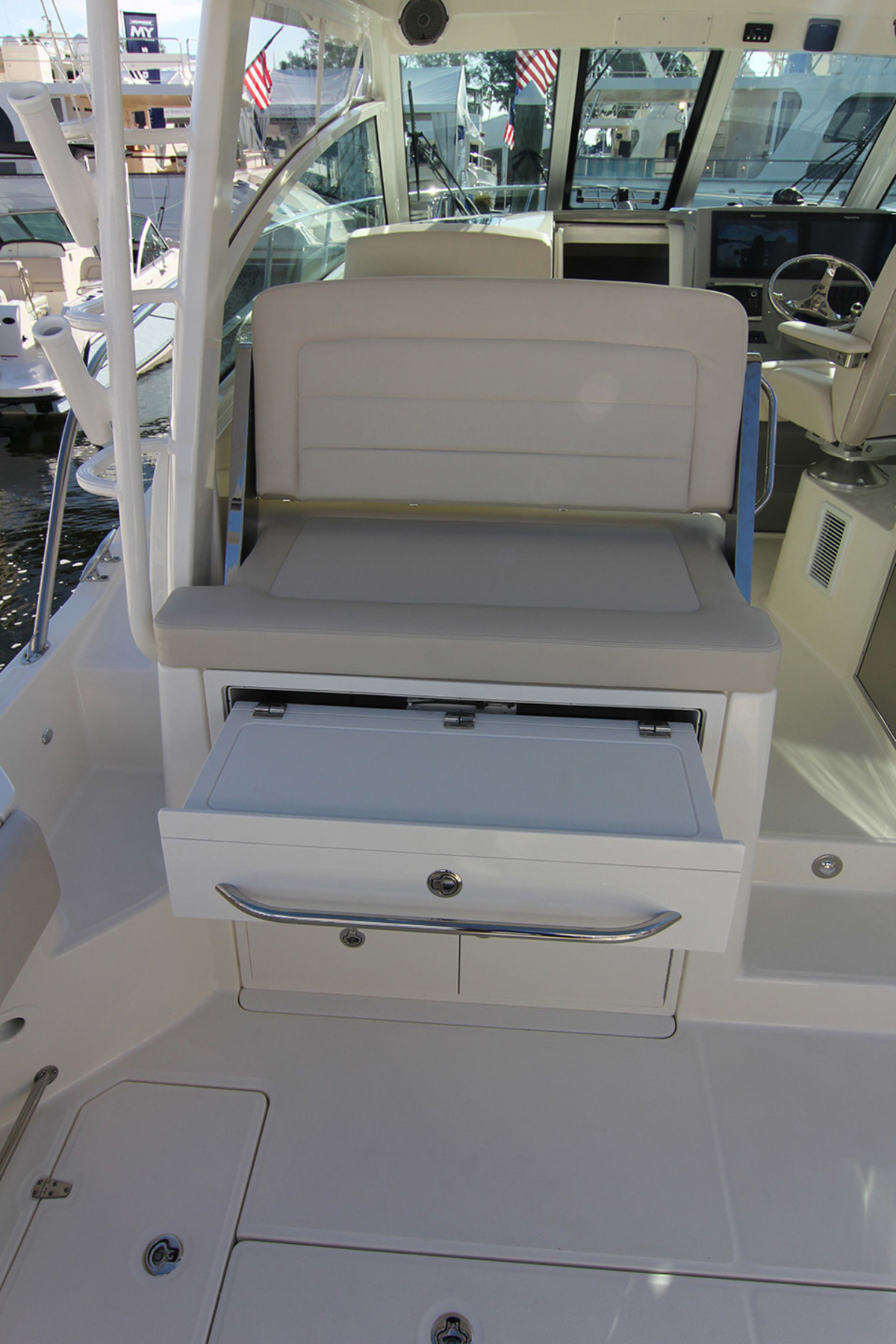 Boston Whaler 345 Conquest — foto 9 van 16