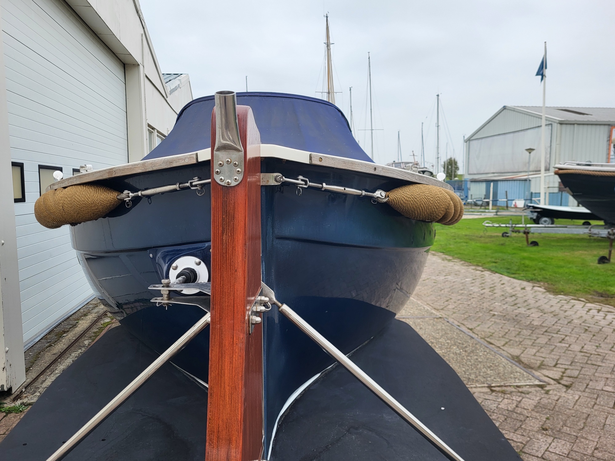 Degelijke Zuidschor 625 Diesel Inboard Sloep Navy incl. Kalf Trailer — foto 12 van 12